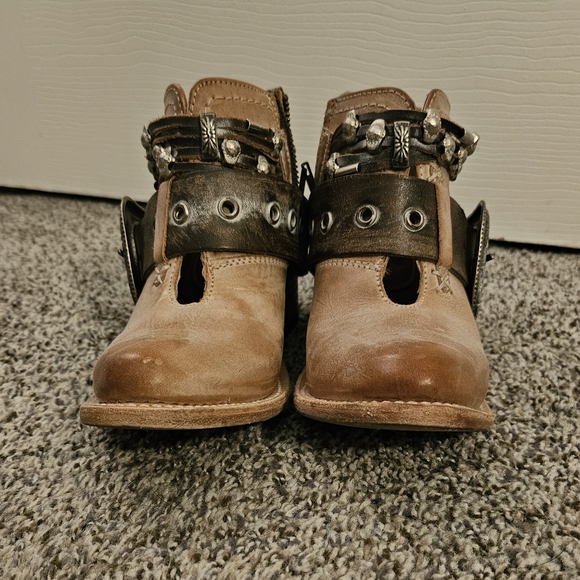 Freebird by Steven - Saloon size 6